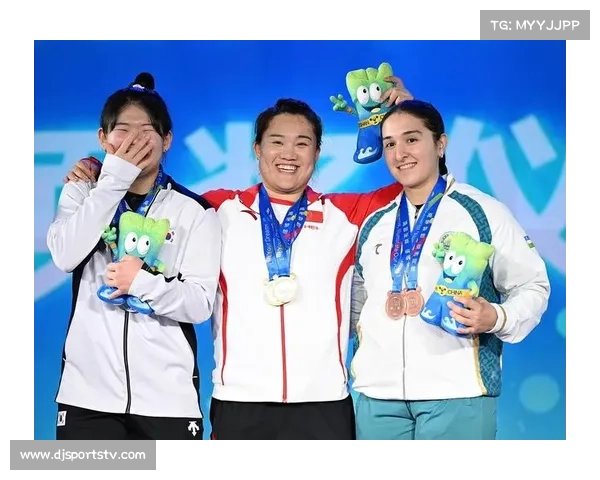 亚锦赛田东苹抓举118公斤夺金 女子87公斤级包揽金银奖牌 亚锦赛田东苹抓举118公斤夺金 女子87公斤级包揽金银奖牌