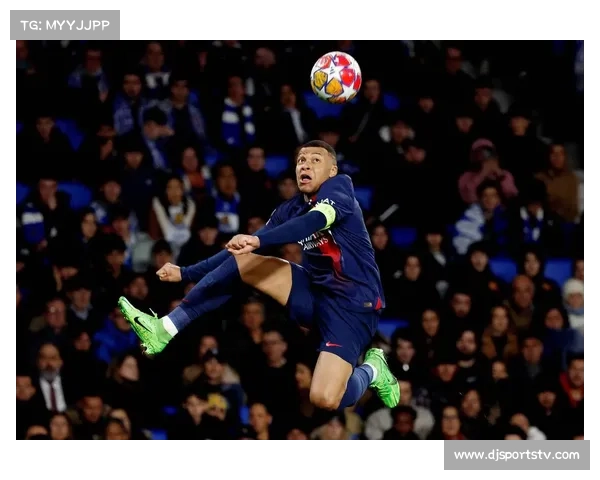 巴黎圣日耳曼在王子公园球场为冬窗新援德罗举行亮相仪式 巴黎圣日耳曼在王子公园球场为冬窗新援德罗举行亮相仪式